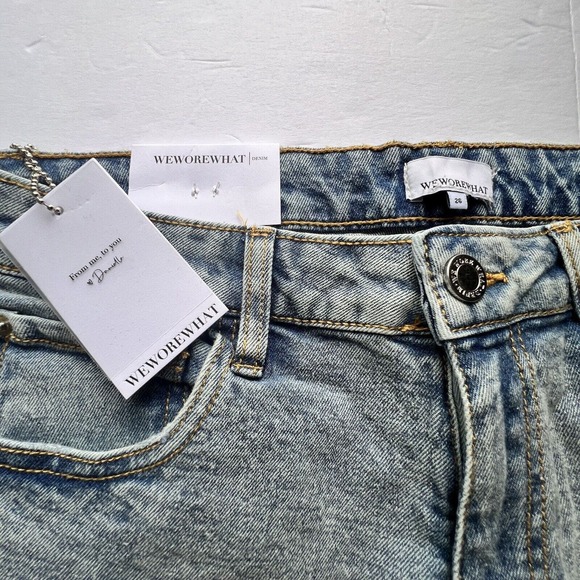 WEWOREWHAT Low Rise Rolled Shorty Stretch Denim Light Vintage Blue Size 26 - Picture 4 of 7